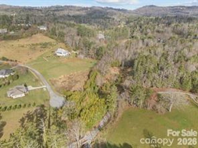 425 Nelson Valley Lane, Hendersonville, NC 28739