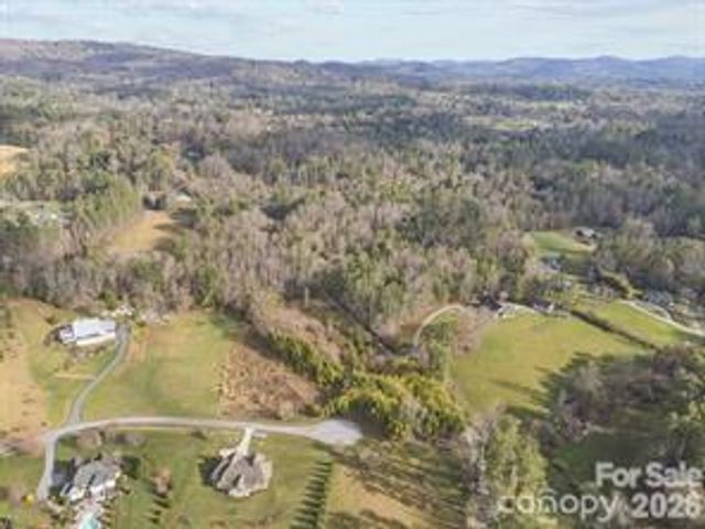 425 Nelson Valley Lane, Hendersonville, NC 28739