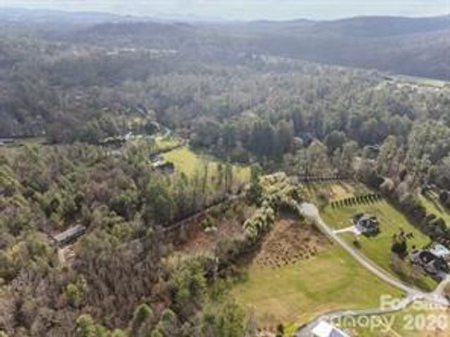 425 Nelson Valley Lane, Hendersonville, NC 28739