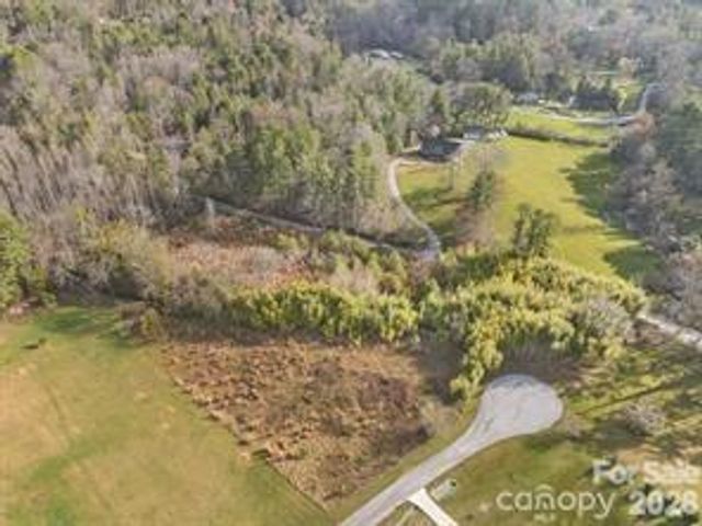 425 Nelson Valley Lane, Hendersonville, NC 28739