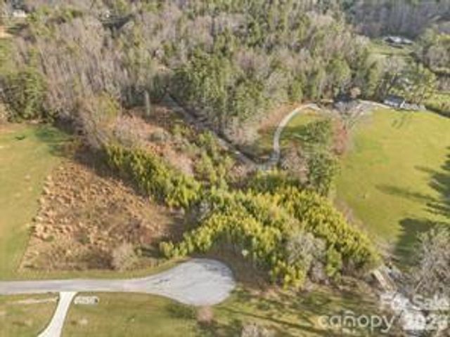 425 Nelson Valley Lane, Hendersonville, NC 28739