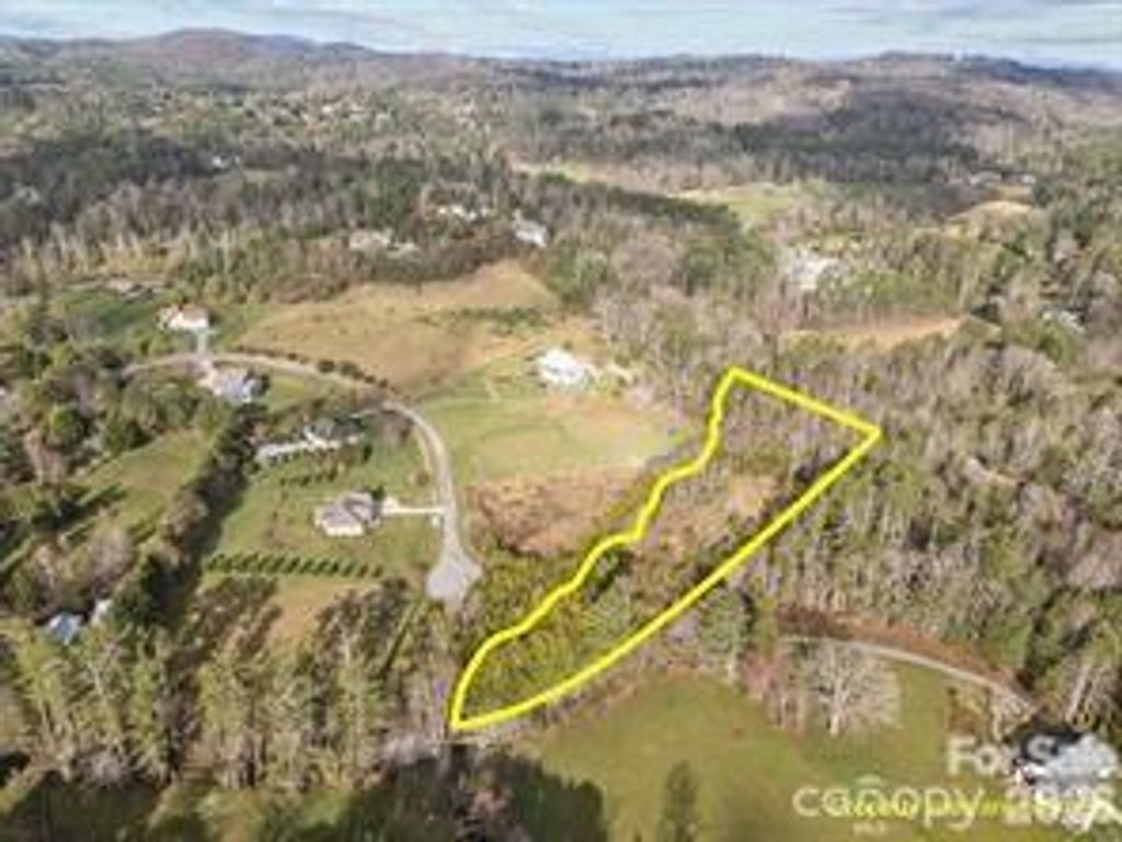 425 Nelson Valley Lane, Hendersonville, NC 28739