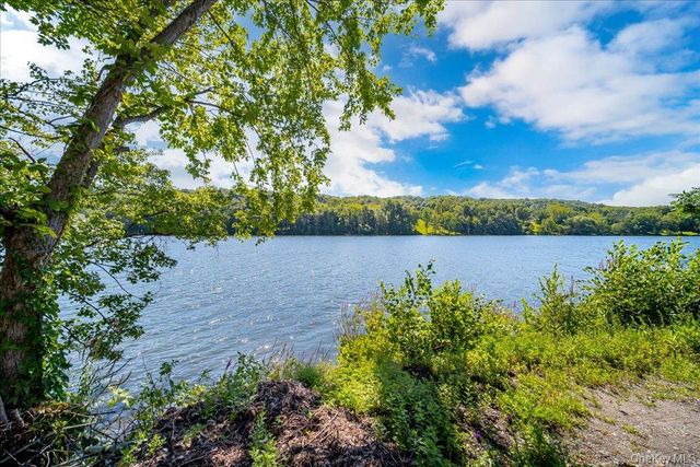 570 Lakes Road, Monroe, NY 10950