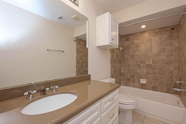 650 Westcross Street 85, Houston, TX 77018