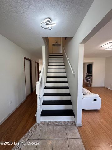132 Wintergreen Dr, Radcliff, KY 40160