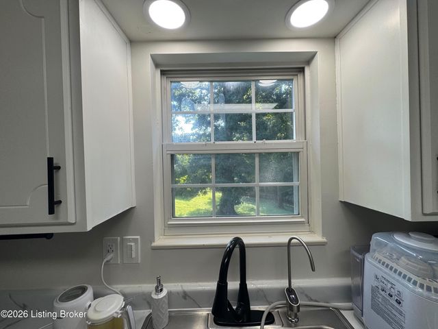 132 Wintergreen Dr, Radcliff, KY 40160