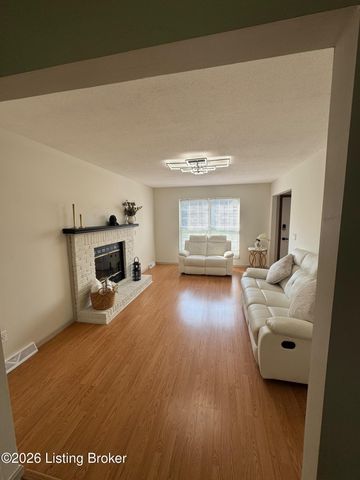 132 Wintergreen Dr, Radcliff, KY 40160