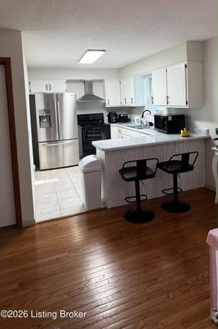 132 Wintergreen Dr, Radcliff, KY 40160