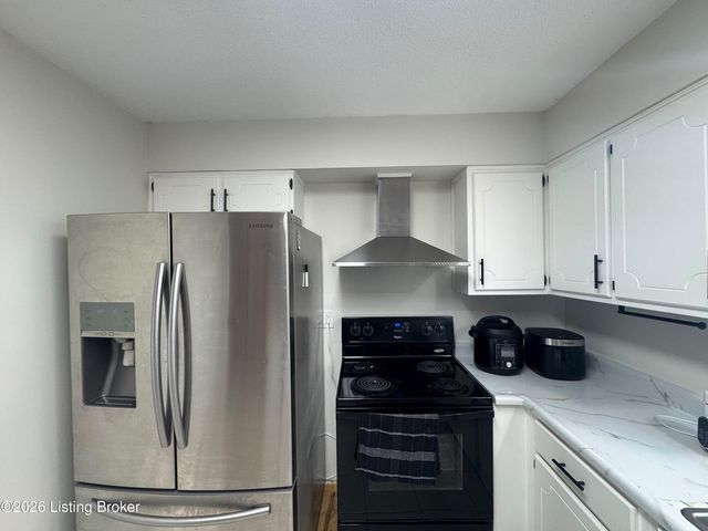 132 Wintergreen Dr, Radcliff, KY 40160