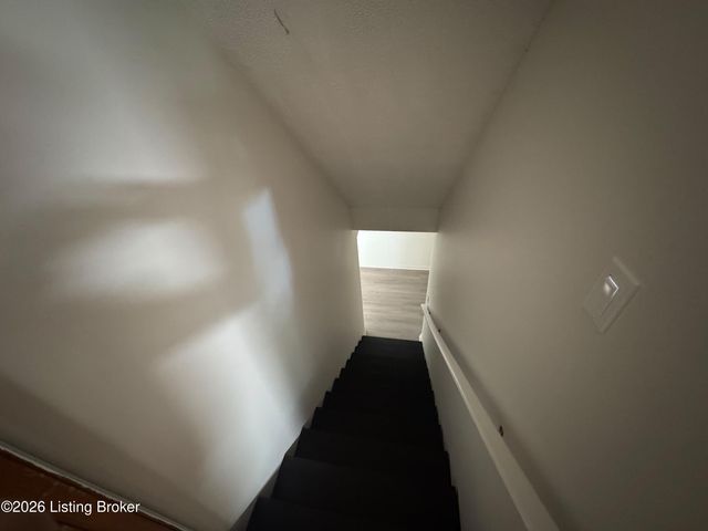 132 Wintergreen Dr, Radcliff, KY 40160