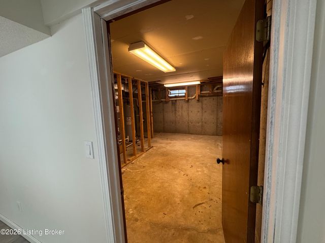 132 Wintergreen Dr, Radcliff, KY 40160