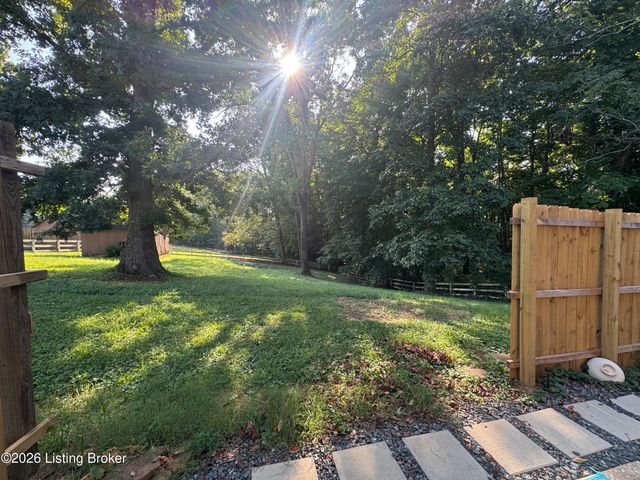 132 Wintergreen Dr, Radcliff, KY 40160