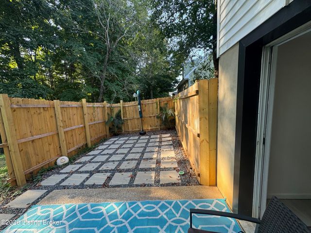 132 Wintergreen Dr, Radcliff, KY 40160