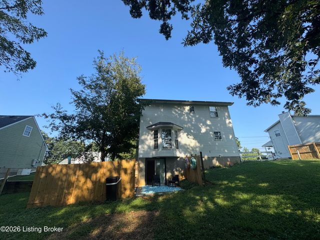132 Wintergreen Dr, Radcliff, KY 40160