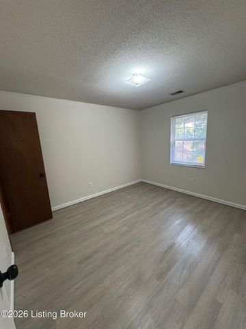 132 Wintergreen Dr, Radcliff, KY 40160