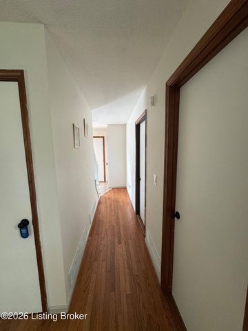 132 Wintergreen Dr, Radcliff, KY 40160