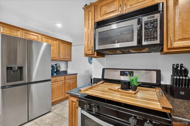 22611 Detour Street, St. Clair Shores, MI 48082