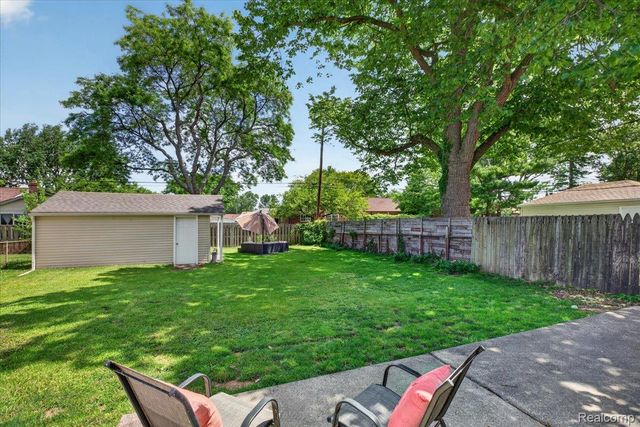 22611 Detour Street, St. Clair Shores, MI 48082