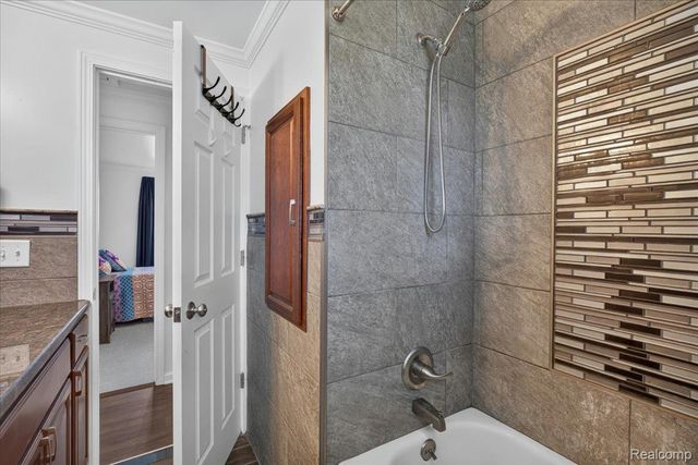 22611 Detour Street, St. Clair Shores, MI 48082