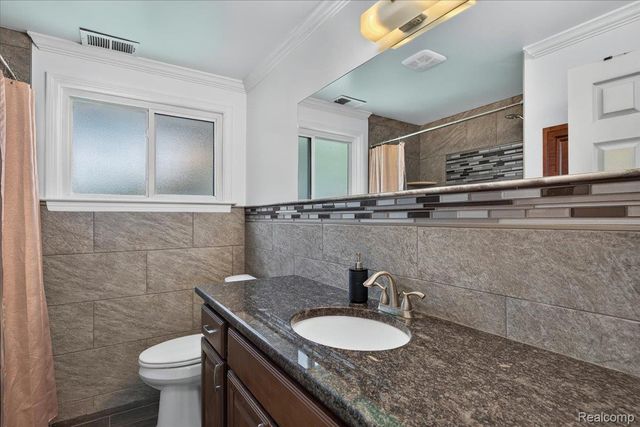 22611 Detour Street, St. Clair Shores, MI 48082