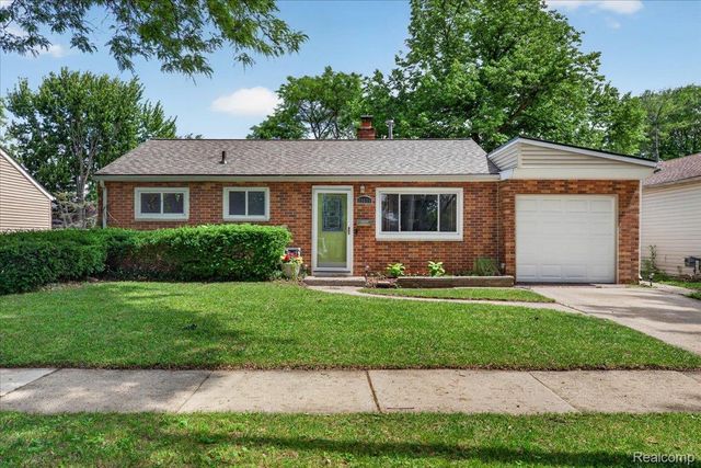 22611 Detour Street, St. Clair Shores, MI 48082