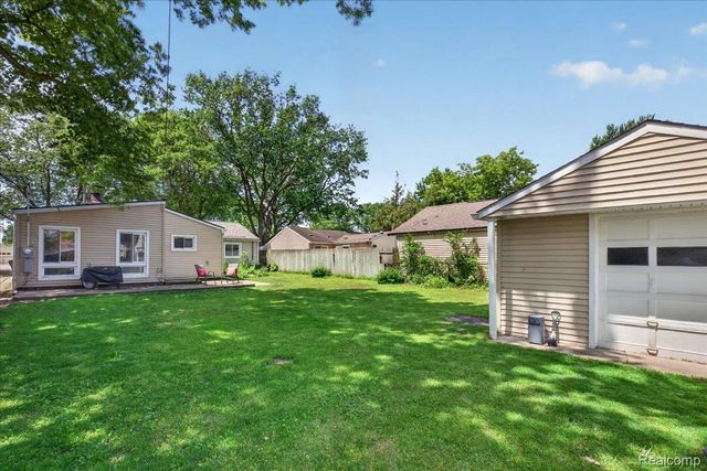 22611 Detour Street, St. Clair Shores, MI 48082