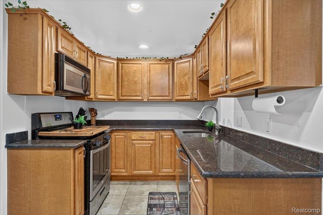 22611 Detour Street, St. Clair Shores, MI 48082