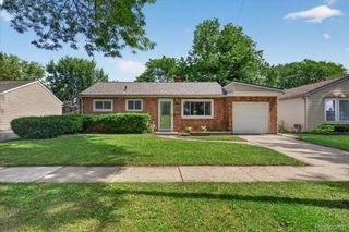 22611 Detour Street, St. Clair Shores, MI 48082