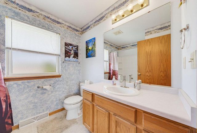 5730 Eagle Point DRIVE, Racine, WI 53406