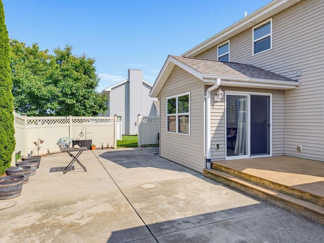 5730 Eagle Point DRIVE, Racine, WI 53406