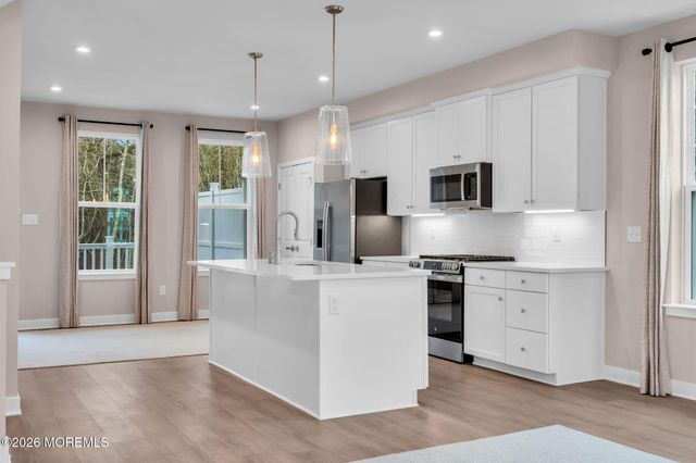 19 Halifax Road, Bayville, NJ 08721