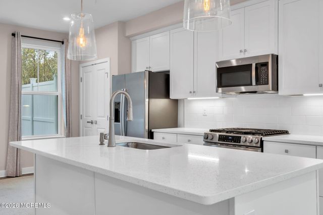 19 Halifax Road, Bayville, NJ 08721
