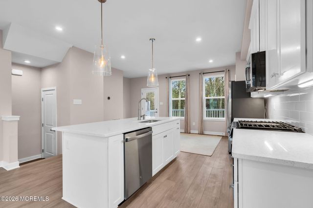 19 Halifax Road, Bayville, NJ 08721