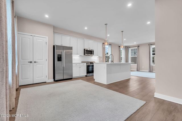 19 Halifax Road, Bayville, NJ 08721