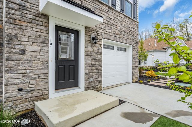 19 Halifax Road, Bayville, NJ 08721