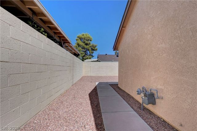 7016 Sylvan Oak Drive, Las Vegas, NV 89147