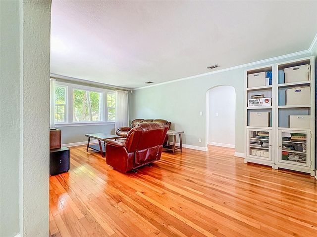182 29TH AVENUE N, St Petersburg, FL 33704