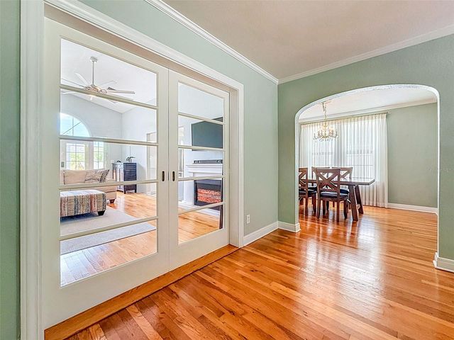 182 29TH AVENUE N, St Petersburg, FL 33704