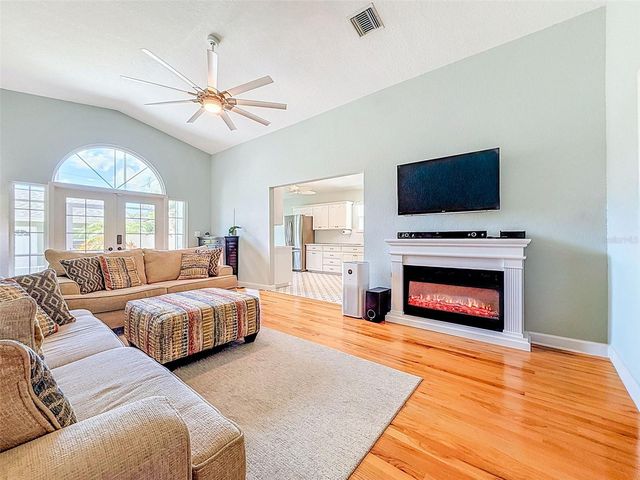 182 29TH AVENUE N, St Petersburg, FL 33704
