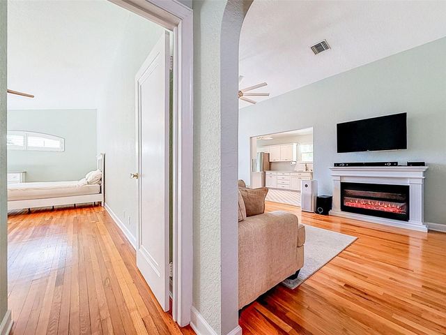 182 29TH AVENUE N, St Petersburg, FL 33704