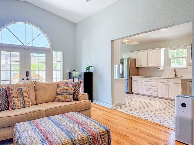 182 29TH AVENUE N, St Petersburg, FL 33704