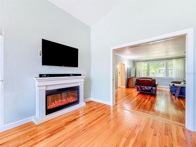 182 29TH AVENUE N, St Petersburg, FL 33704