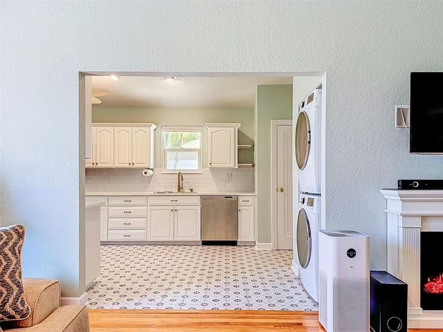 182 29TH AVENUE N, St Petersburg, FL 33704