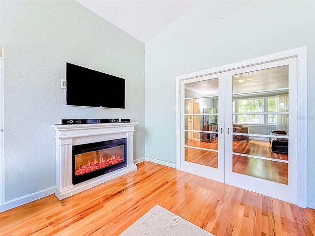 182 29TH AVENUE N, St Petersburg, FL 33704