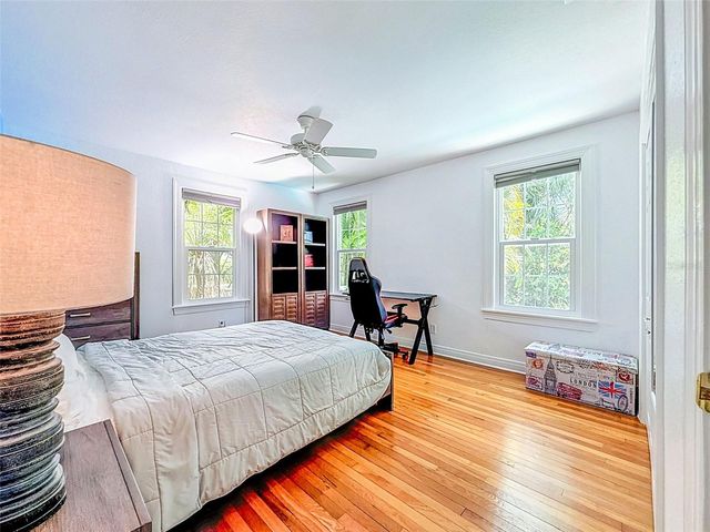 182 29TH AVENUE N, St Petersburg, FL 33704