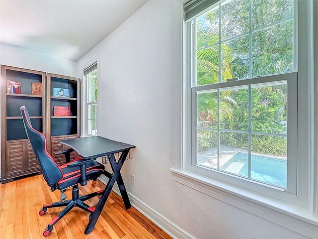 182 29TH AVENUE N, St Petersburg, FL 33704