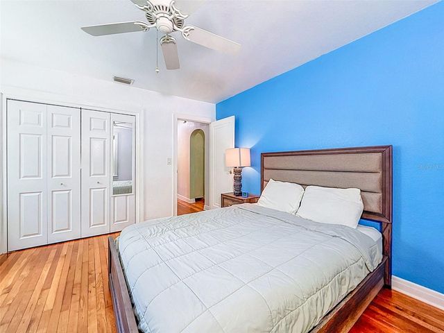 182 29TH AVENUE N, St Petersburg, FL 33704