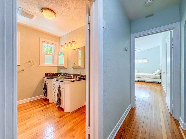 182 29TH AVENUE N, St Petersburg, FL 33704
