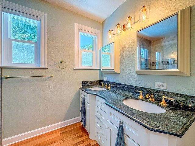 182 29TH AVENUE N, St Petersburg, FL 33704