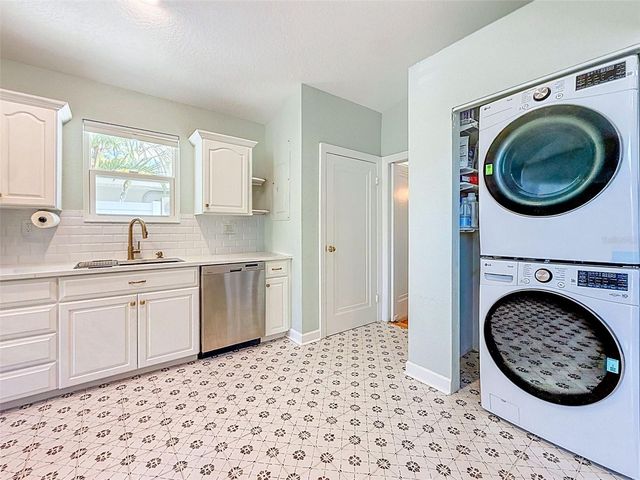 182 29TH AVENUE N, St Petersburg, FL 33704